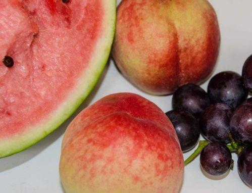 吃瓜吃桃能一起吃吗,能否兼得美味与健康的完美搭配？